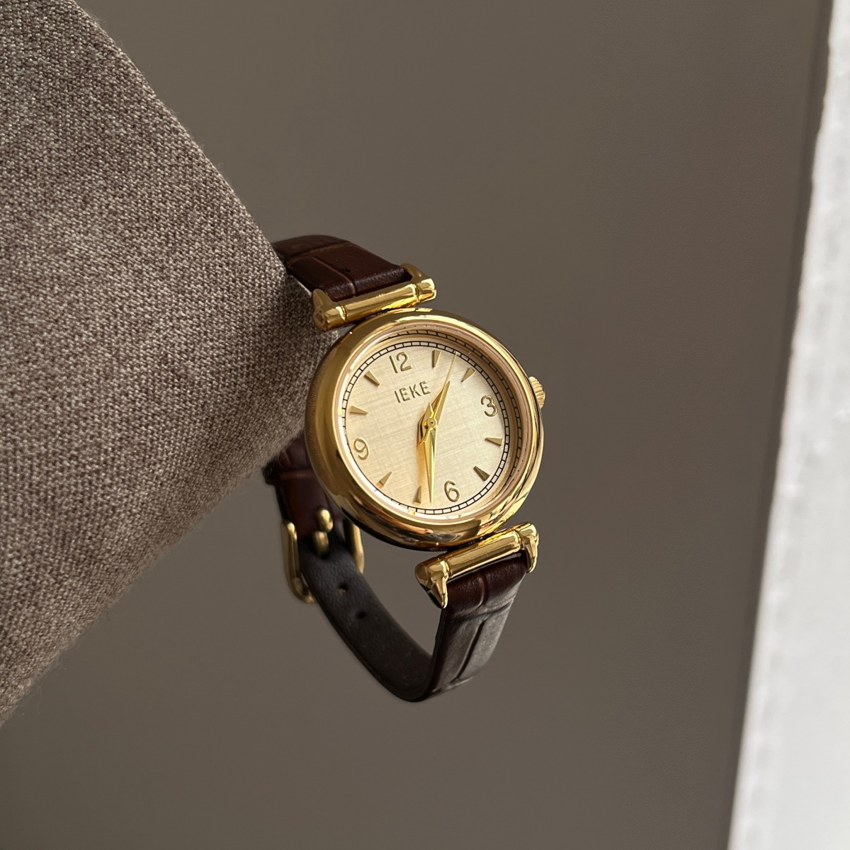 Vintage Style Luxury Watch Hig - Luxury Watch With Leather Strap review and price